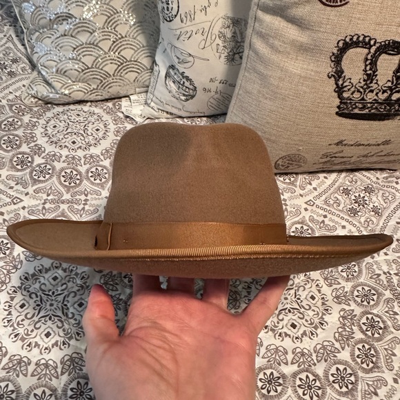 Gigi Pip Hat - Picture 2 of 4